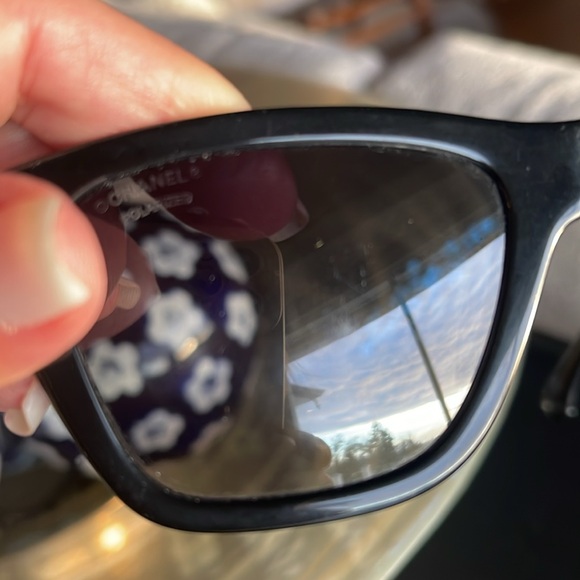 CHANEL SUNGLASSES AND LEATHER CASE !! Authentic Chanel polarized sunglasses - Picture 11 of 11